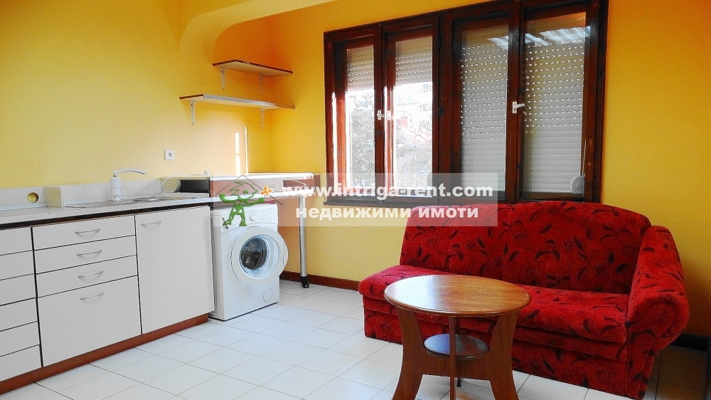 Едностаен монолитен апартамент под наем - Студио, разположен в идеален център на гр.Хасково.