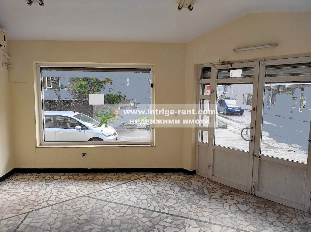 Commercial property for rent, comprising a retail store for industrial goods, located in a prime location in the Uchilishni district, city of Haskovo.