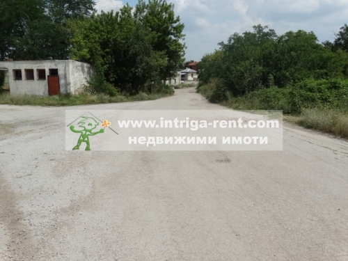 Commercial property - tobacco warehouse and workers' rooms, together with a large plot in the Bolyarovo neighborhood, Haskovo.