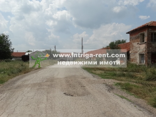 Commercial property - tobacco warehouse and workers' rooms, together with a large plot in the Bolyarovo neighborhood, Haskovo.