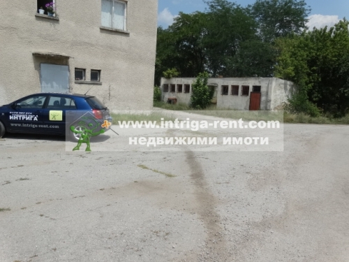 Commercial property - tobacco warehouse and workers' rooms, together with a large plot in the Bolyarovo neighborhood, Haskovo.
