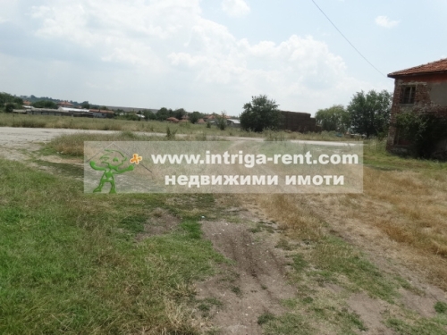 Commercial property - tobacco warehouse and workers' rooms, together with a large plot in the Bolyarovo neighborhood, Haskovo.
