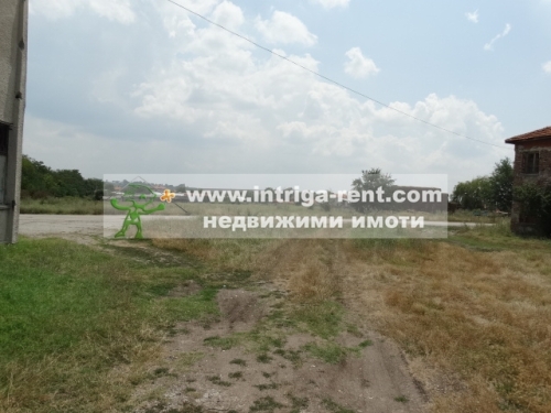 Commercial property - tobacco warehouse and workers' rooms, together with a large plot in the Bolyarovo neighborhood, Haskovo.