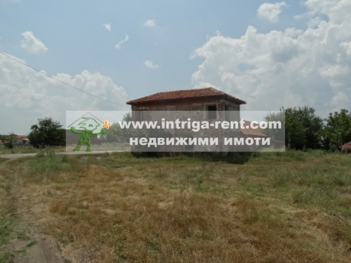 Commercial property - tobacco warehouse and workers' rooms, together with a large plot in the Bolyarovo neighborhood, Haskovo.
