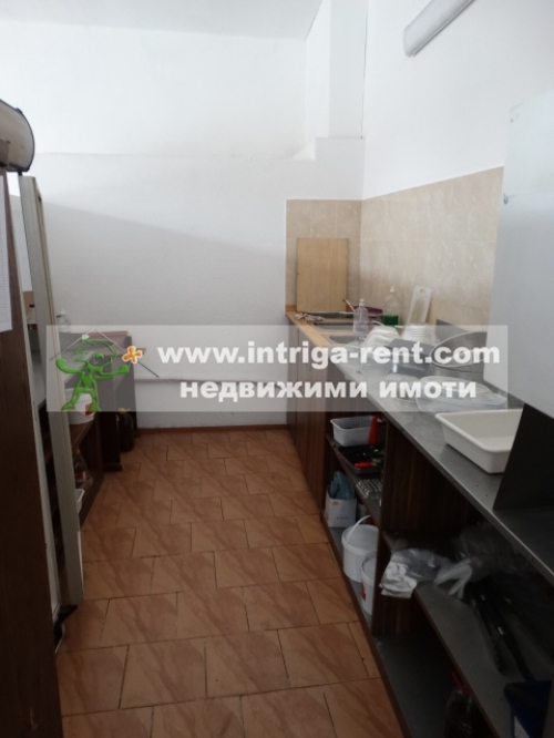 Commercial premises consisting of a shop for food / industrial goods for rent, located in the Uchilishni neighborhood of the city of Haskovo.