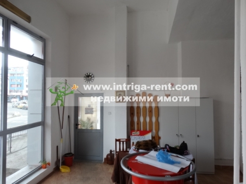 Commercial premises consisting of a shop for food / industrial goods for rent, located in the Uchilishni neighborhood of the city of Haskovo.