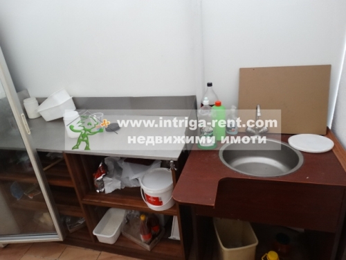 Commercial premises consisting of a shop for food / industrial goods for rent, located in the Uchilishni neighborhood of the city of Haskovo.