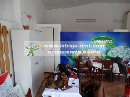 Commercial premises consisting of a shop for food / industrial goods for rent, located in the Uchilishni neighborhood of the city of Haskovo.