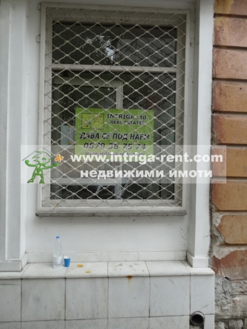 Торговое помещение — магазин промышленных/продовольственных товаров в аренду, в идеальном центре г. Хасково.