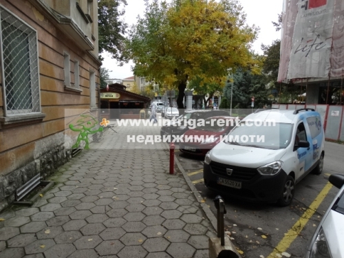 Торговое помещение — магазин промышленных/продовольственных товаров в аренду, в идеальном центре г. Хасково.