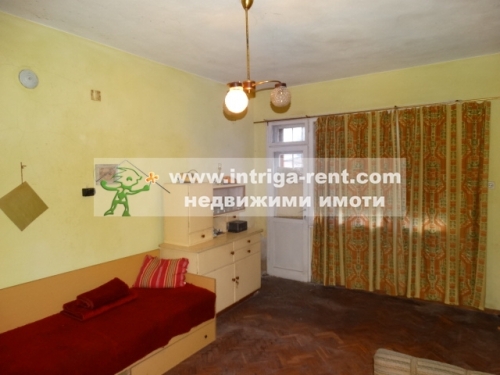 Rural property - Solid, exceptionally sturdy single-story family house, farm buildings, together with a large yard in the village of Varbitsa, Dimitrovgrad Municipality, Haskovo Province.