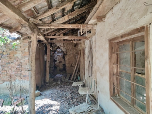 Exclusive!!! A rural property comprising a SINGLE-STOREY SOLID HOUSE, a SHED, together with the adjoining YARD - private property, located in the village of Dinevo, Haskovo municipality, Haskovo province.