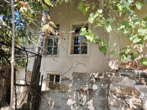 Exclusive!!! A rural property comprising a SINGLE-STOREY SOLID HOUSE, a SHED, together with the adjoining YARD - private property, located in the village of Dinevo, Haskovo municipality, Haskovo province.