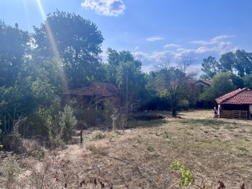 Exclusive!!! A rural property comprising a SINGLE-STOREY SOLID HOUSE, a SHED, together with the adjoining YARD - private property, located in the village of Dinevo, Haskovo municipality, Haskovo province.