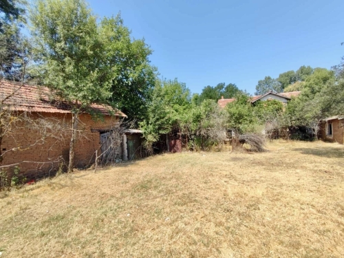 Exclusive!!! A rural property comprising a SINGLE-STOREY SOLID HOUSE, a SHED, together with the adjoining YARD - private property, located in the village of Dinevo, Haskovo municipality, Haskovo province.