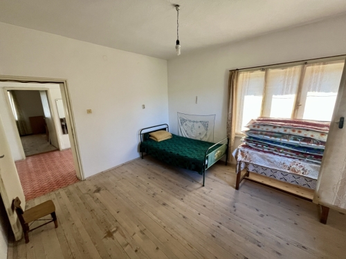 EXCLUSIVE! Solid-built house with a large yard and agricultural outbuildings for sale in the village of Dinevo, Haskovo region.