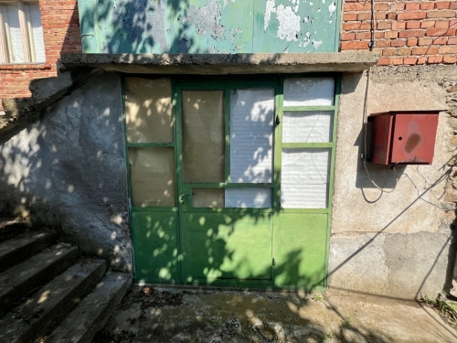 EXCLUSIVE! Solid-built house with a large yard and agricultural outbuildings for sale in the village of Dinevo, Haskovo region.