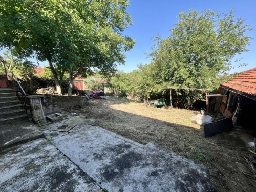 EXCLUSIVE! Solid-built house with a large yard and agricultural outbuildings for sale in the village of Dinevo, Haskovo region.