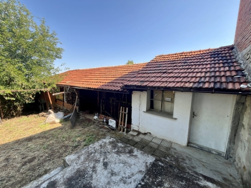 EXCLUSIVE! Solid-built house with a large yard and agricultural outbuildings for sale in the village of Dinevo, Haskovo region.