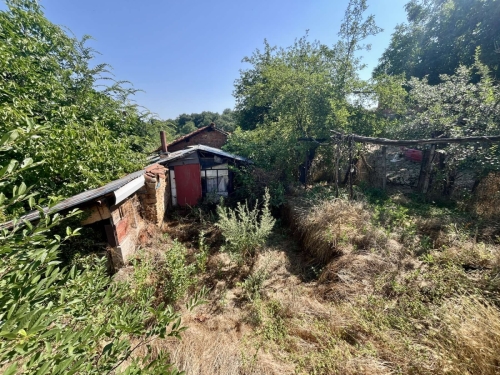 EXCLUSIVE! Solid-built house with a large yard and agricultural outbuildings for sale in the village of Dinevo, Haskovo region.
