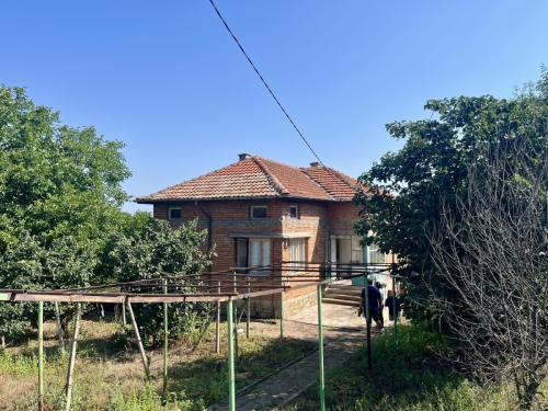 EXCLUSIVE! Solid-built house with a large yard and agricultural outbuildings for sale in the village of Dinevo, Haskovo region.