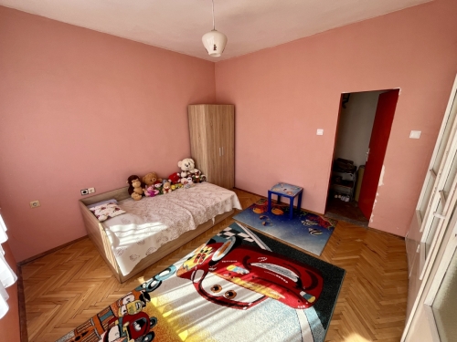 INTRIGUING, TOP PRICE, TOP LOCATION!!! Four-room monolithic apartment located in the prime center of Haskovo.