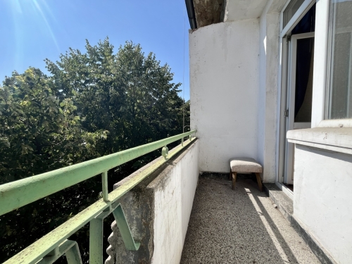 INTRIGUING, TOP PRICE, TOP LOCATION!!! Four-room monolithic apartment located in the prime center of Haskovo.