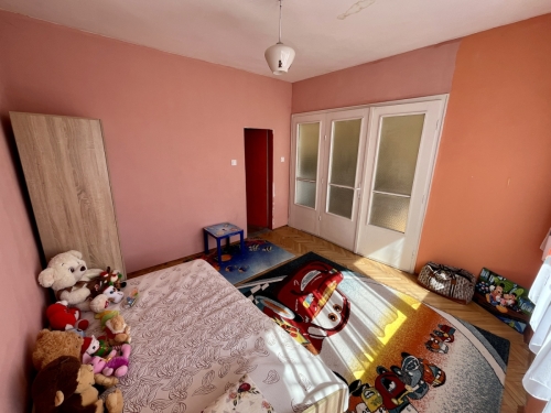 INTRIGUING, TOP PRICE, TOP LOCATION!!! Four-room monolithic apartment located in the prime center of Haskovo.
