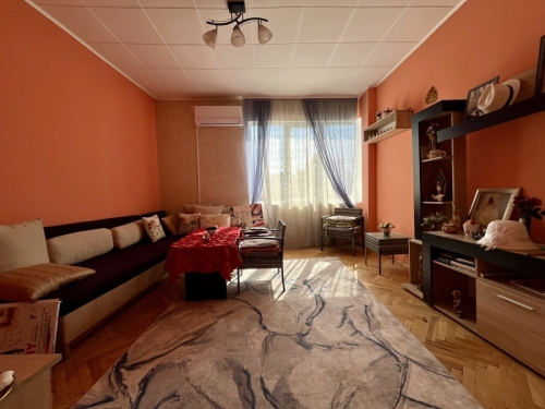 INTRIGUING, TOP PRICE, TOP LOCATION!!! Four-room monolithic apartment located in the prime center of Haskovo.