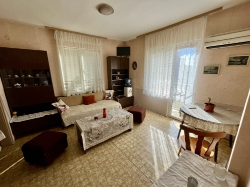 Three-Bedroom Apartment for Rent – Detached Floor of a House in the Ideal Center of Haskovo