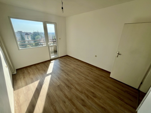 Generous space and abundant natural light – thanks to its three-way exposure!