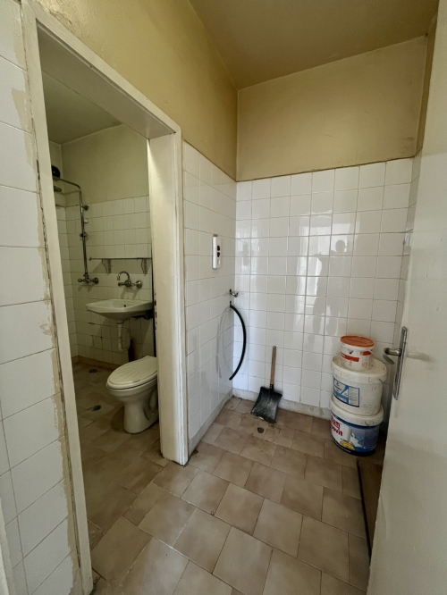 Generous space and abundant natural light – thanks to its three-way exposure!