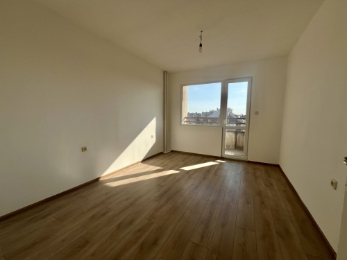 Generous space and abundant natural light – thanks to its three-way exposure!