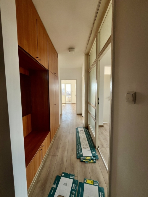 Generous space and abundant natural light – thanks to its three-way exposure!