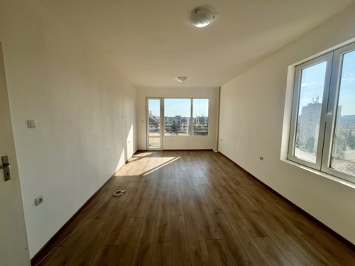 Generous space and abundant natural light – thanks to its three-way exposure!