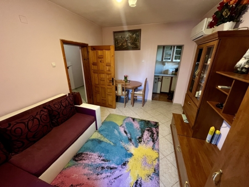 Independent Floor of a House with Two Garages, a Room Behind the Garage and a Yard – Fully Furnished and Ready to Move In!