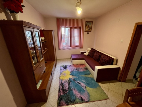Independent Floor of a House with Two Garages, a Room Behind the Garage and a Yard – Fully Furnished and Ready to Move In!