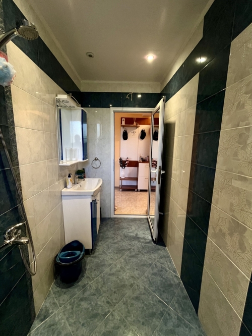 Independent Floor of a House with Two Garages, a Room Behind the Garage and a Yard – Fully Furnished and Ready to Move In!