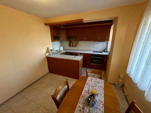 Independent Floor of a House with Two Garages, a Room Behind the Garage and a Yard – Fully Furnished and Ready to Move In!