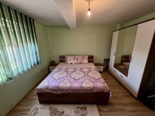 Independent Floor of a House with Two Garages, a Room Behind the Garage and a Yard – Fully Furnished and Ready to Move In!