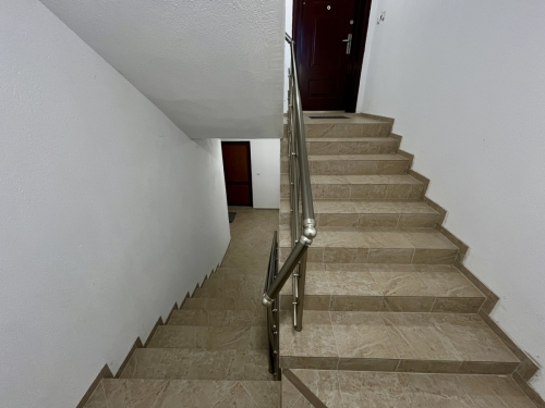 Independent Floor of a House with Two Garages, a Room Behind the Garage and a Yard – Fully Furnished and Ready to Move In!
