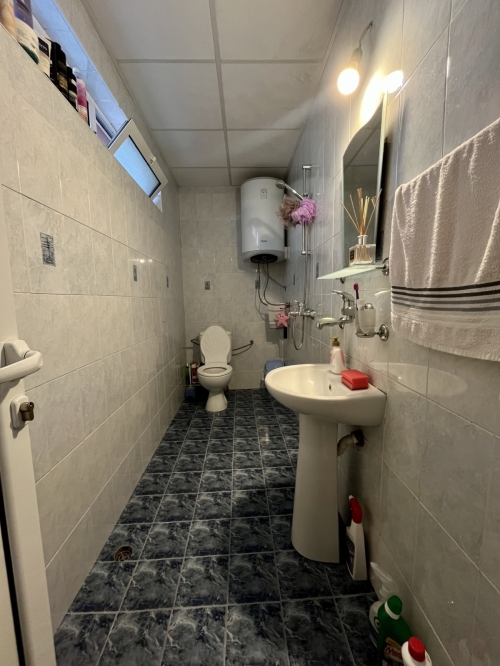 Independent Floor of a House with Two Garages, a Room Behind the Garage and a Yard – Fully Furnished and Ready to Move In!
