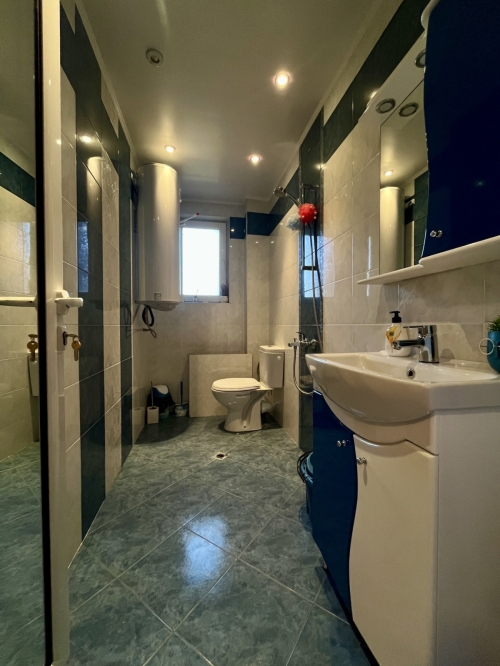 Independent Floor of a House with Two Garages, a Room Behind the Garage and a Yard – Fully Furnished and Ready to Move In!