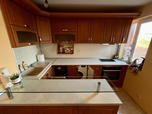 Independent Floor of a House with Two Garages, a Room Behind the Garage and a Yard – Fully Furnished and Ready to Move In!