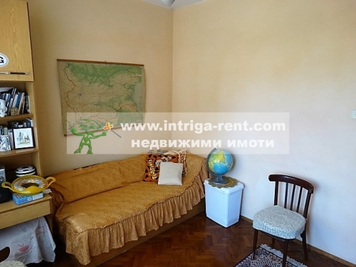 Spacious monolithic apartment for rent, constituting an independent floor of a housing cooperative (ZhSK), located in the Voivodski neighborhood, Haskovo.