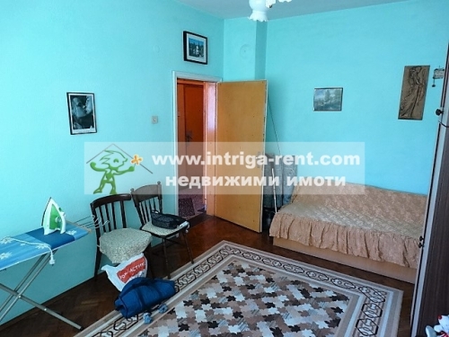 Spacious monolithic apartment for rent, constituting an independent floor of a housing cooperative (ZhSK), located in the Voivodski neighborhood, Haskovo.