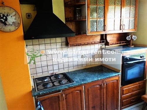 Четырёхкомнатная монолитная квартира в аренду, расположенная в идеальном центре г. Хасково.