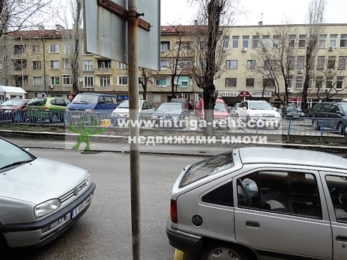 Commercial premises for rent, comprising a shop for industrial goods, located in the central part of the city of Haskovo.