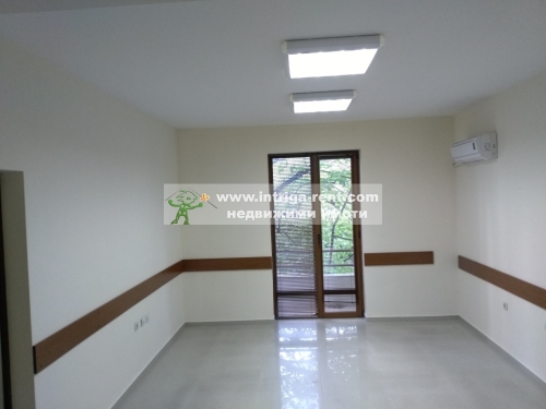 Independent office / studio for rent, located next to the Courthouse in the central part of the city of Haskovo.