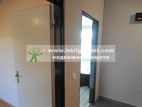 Three-room apartment for rent, located in a newly renovated residential building in the elite Lyuben Karavelov neighborhood, Haskovo.